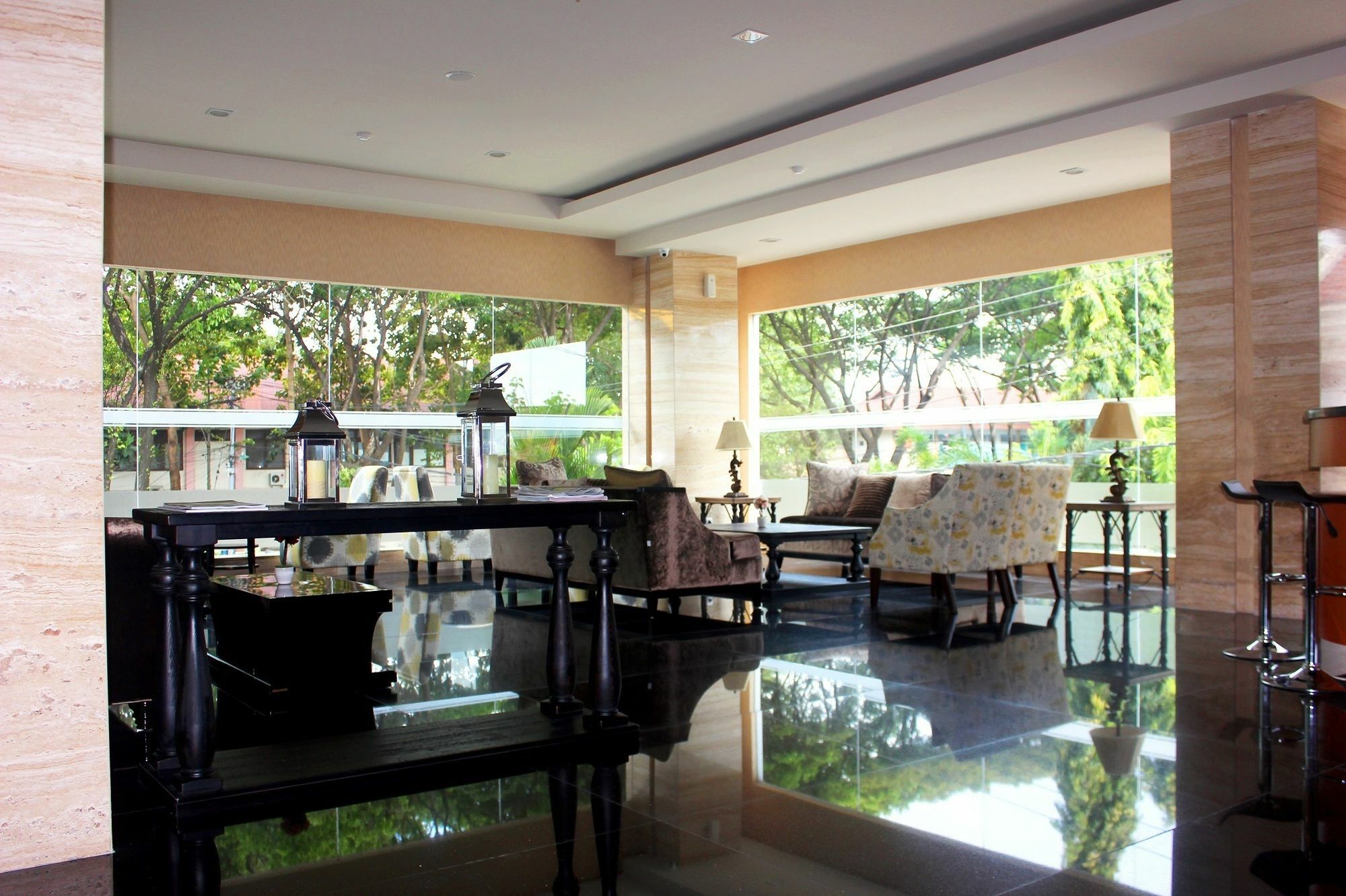 Demelia Hotel Makassar Exterior photo